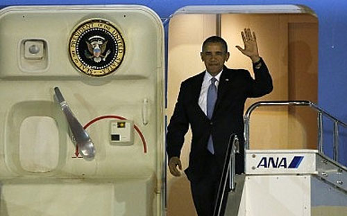 Một bài viết trên tờ Nhân dân Nhật báo bản tiếng Trung đặt câu hỏi liệu 
ông Obama sẽ hành động như một “lính cứu hỏa hay kẻ khiêu khích” ở châu 
Á - Ảnh: Reuters.<br>