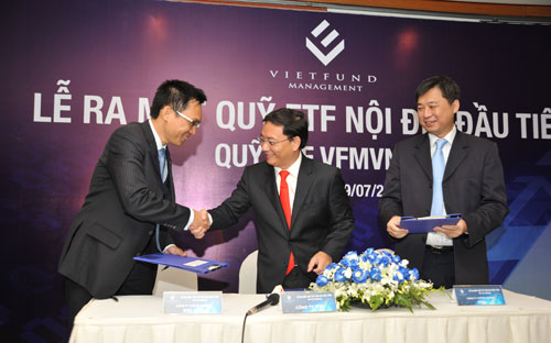 Tại sự kiện lễ ra mắt quỹ ETF VFMVN30, đã có hai thành viên lập quỹ đầu tiên là công ty 6Pg88.com nhà cái Tp.HCM (HSC) và công ty 6Pg88.com nhà cái Bảo Việt (BVSC) cam kết góp vốn thành lập quỹ với tổng giá trị lên đến 50 tỷ đồng. <br>