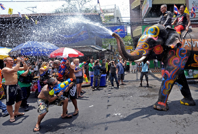 Thái Lan sẽ tổ chức lễ hội té nước Songkran 2021 - Ảnh 2.