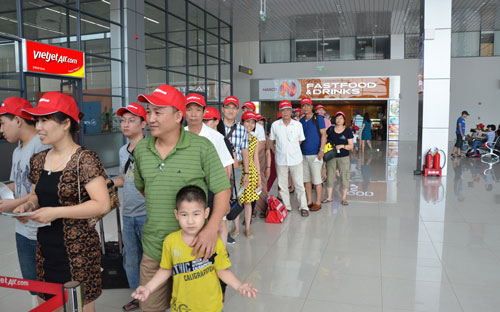 Với giờ bay thuận tiện, VietJet cung ứng gần 2.520 chỗ/tuần cho hành 
khách, đáp ứng nhu cầu đi lại ngày tăng cao của người dân và du khách.