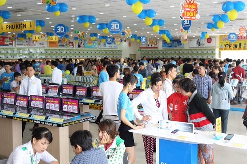 Với mô hình siêu thị đặc thù (từ 800 - 1000 m2), Điện máy Xanh có thể 
nhân rộng nhanh chóng vì tốn ít chi phí vận hành và hàng hóa trưng bày.