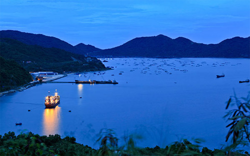 Vịnh Vũng Rô, tỉnh Phú Yên. Nếu được thực thi, Link Trang Chủ PG88.Com Mới #2026 bất động sản này sẽ là một Link Trang Chủ PG88.Com Mới #2026 “tỷ đô” nữa ở 
Vũng Rô. Link Trang Chủ PG88.Com Mới #2026 lọc dầu Vũng Rô có vốn đầu tư khoảng 3,2 tỷ USD cũng đã 
được khởi động vào cuối năm ngoái.