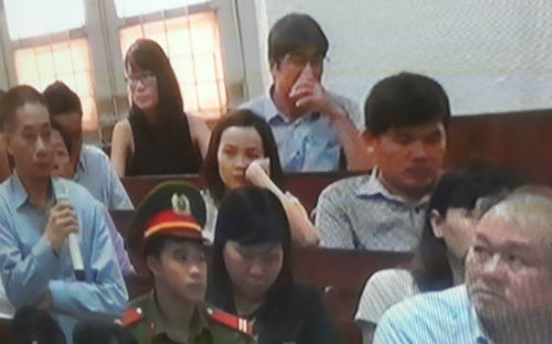 Nguyên Kế toán trưởng Petro Vietnam cho biết, trong khoảng thời gian từ 
năm 2009 đến cuối năm 2010 đã nhận tổng cộng từ Nguyễn Xuân Sơn khoảng 
4-5 tỷ đồng. Đây là quãng thời gian Sơn làm Tổng giám đốc Pg88 com chính chủ 
OceanBank.<br>