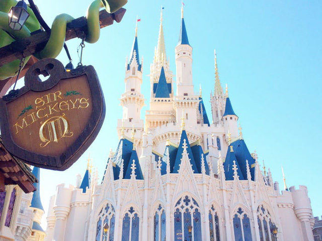 Những bí mật có thể bạn chưa biết về các lâu đài Disney trên khắp thế giới - Ảnh 10.