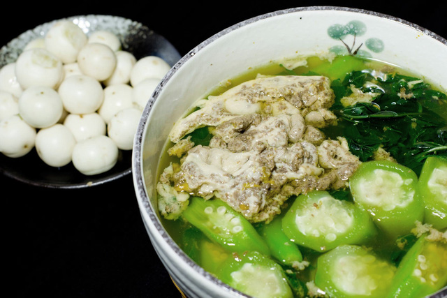 Có con cua đồng nấu lá mồng tơi… - Ảnh 3.