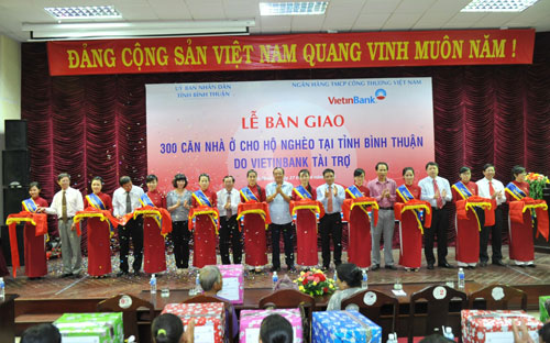 VietinBank trao 300 căn nhà “cứng” cho người nghèo Bình Thuận 2