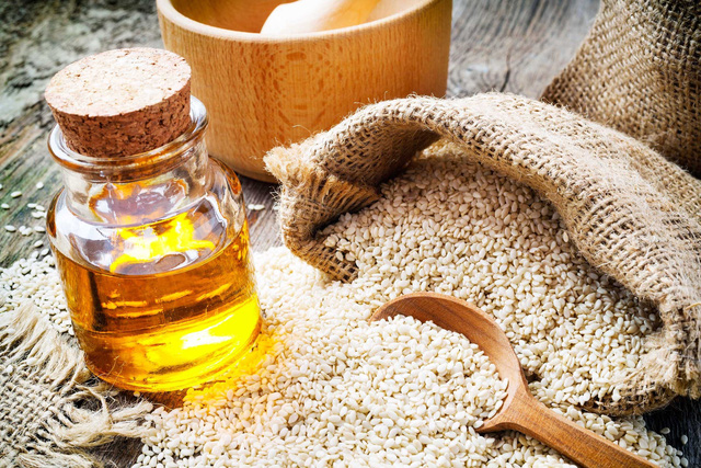 Những công dụng làm đẹp ít biết của dầu mè - Ảnh 1.