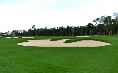 Dự kiến, tổ hợp sân golf này sẽ được xây dựng dọc bờ biển từ thành phố 
Đồng Hới lên hai huyện Quảng Ninh và Lệ Thủy, với tổng diện tích khoảng 1.000 
ha - Ảnh minh hoạ. 