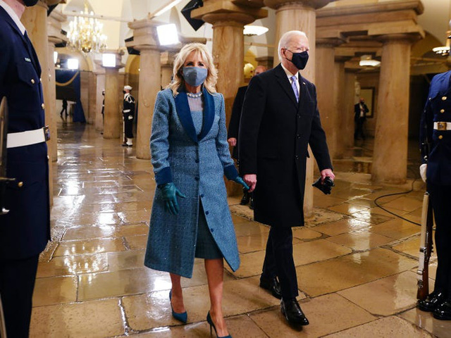 7 chiếc áo khoác đẹp nhất trong ngày nhậm chức của ông Biden  - Ảnh 3.