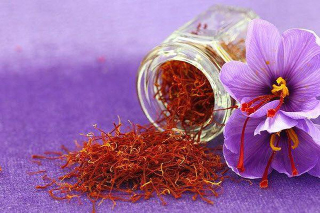 6 lợi ích làm đẹp của nghệ tây - Ảnh 1.