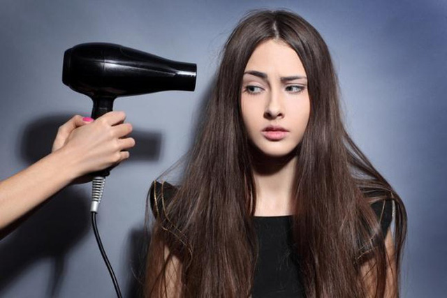 Bí kíp ngăn tóc gãy rụng hiệu quả ngay tại nhà - Ảnh 2.