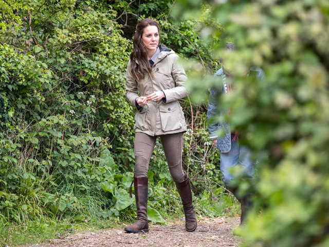 Những trang phục có giá dưới 100 đô la của công nương Kate Middleton - Ảnh 8.