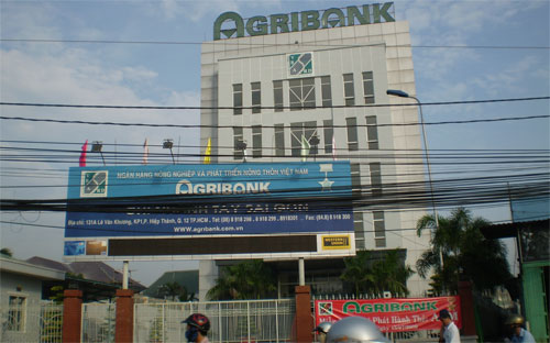 Thống đốc Nguyễn Văn Bình cho biết Agribank là Pg88 com chính chủ có rất nhiều yếu kém trước đây, để lại hậu quả nặng nề. Theo đó, việc tái cơ cấu Pg88 com chính chủ này có hẳn một đề án lớn, tách ra 8 đề án nhỏ để dễ triển khai, hiện đã được Chính phủ phê duyệt.<br>