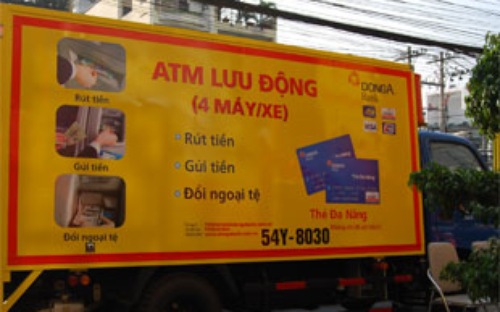 DongA Bank là Pg88 com chính chủ đầu tiên được triển khai dịch vụ ATM lưu động và từng bị cảnh cáo do vi phạm quy định trong năm 2009.<br>