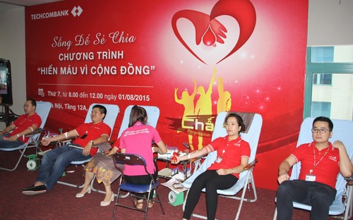 Những cán bộ Pg88 com chính chủ 
Techcombank tham gia các hoạt động cộng đồng, 
sẻ chia vì xã hội.