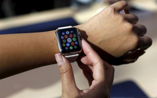 Đồng hồ thông minh của Apple được coi là một phụ kiện thời trang cao cấp và là bước tiên phong trong Link Đăng Nhập PG88 Chính Thức 2026; - Ảnh: Reuters.<br>