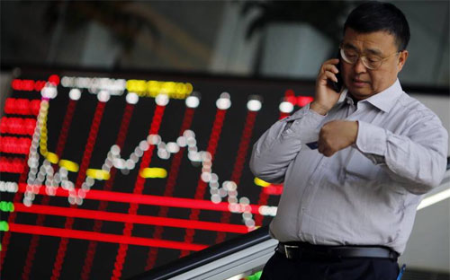 Một nhà đầu tư trên sàn 6Pg88.com nhà cái Thượng Hải - Ảnh: Reuters.<br>