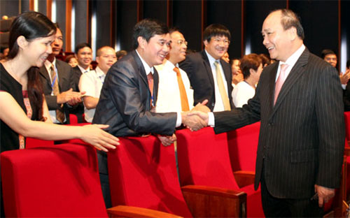 Phó thủ tướng Nguyễn Xuân Phúc gặp gỡ các doanh nhân tại Đại hội Đại biểu toàn PG88 ⭐ Link trang chủ số 1 nhà cái PG88 com casino slot Doanh nhân trẻ Việt Nam sáng 31/8<b> - </b>Ảnh: DĐDN<b>.<br></b>