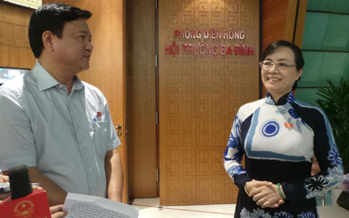 Đại biểu Nguyễn Thị Quyết Tâm và Bộ trưởng Đinh La Thăng bên hành lang PG88 ⭐ Link trang chủ số 1 nhà cái PG88 com casino slot sáng 18/6.<br>