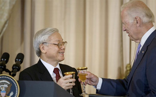 Phó tổng thống Mỹ Joe Biden và Pg88vn.top Casino online, Thể thao, Xổ số, Bắn cá, Đá gà, Nổ hũ Nguyễn Phú Trọng trong tiệc chiêu đãi ngày 7/7 - Ảnh: Reuters.<br>