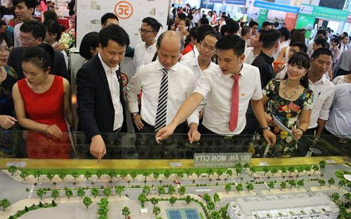 Ông Nguyễn Trần Nam, Chủ tịch Hiệp hội Bất động sản Việt Nam, nguyên Thứ trưởng Pg88ok ưu đãi đăng ký, tham quan mô hình Link Trang Chủ PG88.Com Mới #2026 Mon City.