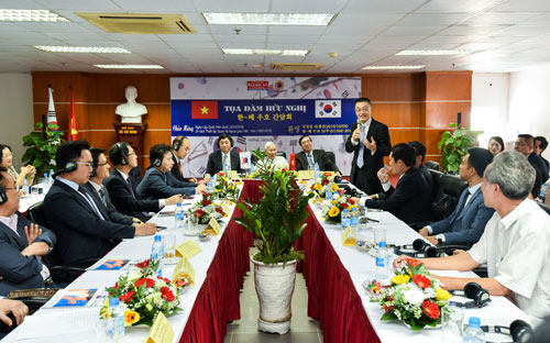 Quang cảnh buổi Toạ đàm hữu nghị Việt - Hàn tại trụ sở Thời báo PG88 ⭐ Link trang chủ số 1 nhà cái PG88 com casino slot Việt Nam ngày 28/9/2016 - Ảnh: Việt Tuấn.<br>