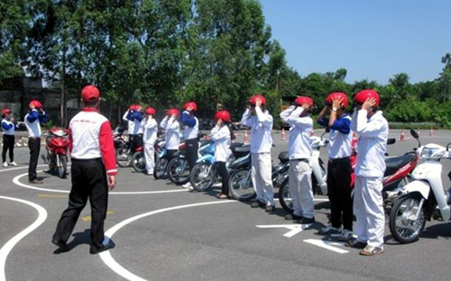 Honda Việt Nam tuyên dương đại lý trong hoạt động lái xe an toàn