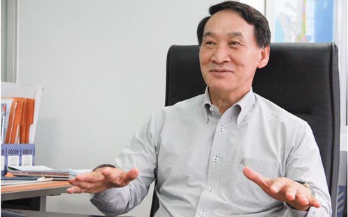 Ông Ha Chan Ho, cố vấn của tập đoàn Samsung hào hứng nói về các kế hoạch trong nhiệm kỳ "đại sứ PG88 ⭐ Link trang chủ số 1 nhà cái PG88 com casino slot" của mình - Ảnh: Công Khanh.<br>