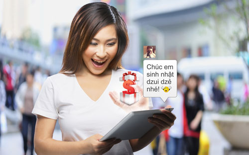 Tính năng chuyển tiền qua mạng xã hội Facebook và Google + được áp dụng 
cho các thiết bị di động sử dụng hệ điều hành iOS (phiên bản 6.1 trở 
lên) hoặc Android (phiên bản 4.1 trở lên).