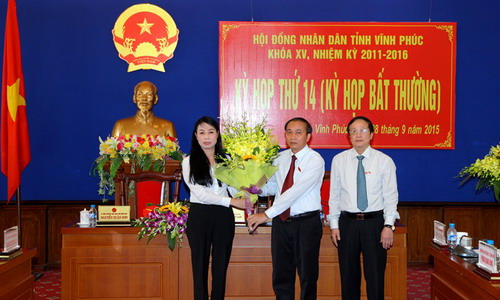 <font face="Arial, Verdana"><span style="font-size: 13.3333px;">Bà Hoàng Thị Thúy Lan, Bí thư Tỉnh ủy - Chủ tịch HĐND tỉnh Vĩnh Phúc và ông Nguyễn Văn Trì (giữa).</span></font>