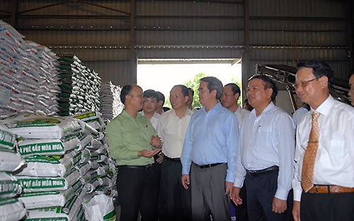 Đoàn lãnh đạo Pg88 com chính chủ Nhà nước thăm mô hình sản xuất của Công ty Tiến Nông (Thanh Hóa).<br>