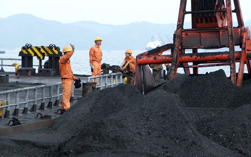 Tính đến cuối tháng 5, TKV vẫn còn tồn kho khoảng 7,4 triệu tấn than nguyên khai và 5,3 triệu tấn than sạch.<br>&nbsp;&nbsp;&nbsp; <br>