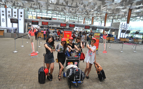 Với thông điệp khuyến mãi mỗi ngày, VietJet sẽ luôn mang đến những 
chuyến bay giá tiết kiệm, thêm cơ hội bay nhiều hơn cho mỗi hành khách. 