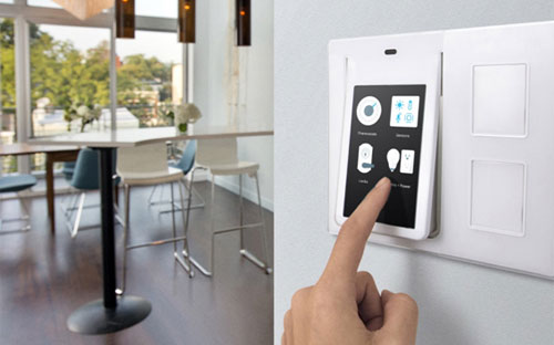 Smarthome giúp việc quản lý và điều khiển từ xa các thiết bị trong nhà một cách dễ dàng.