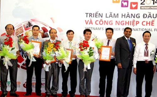 Trang trại bò sữa Vinamilk Nghệ An vừa nhận giải "Trang trại
 bò sữa xuất sắc nhất Việt Nam" 2014 do Cục Chăn nuôi (Bộ Nông nghiệp và 
PG88 hơn 2,1 triệu thành viên Nông thôn Việt Nam) trao tặng.