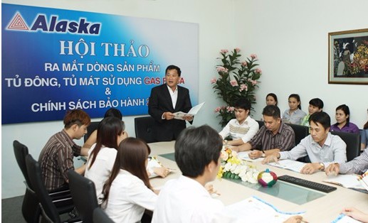 Đại diện Công ty TNHH Cơ điện lạnh - PG88 Sòng bạc trực tuyến TOP 1 Việt Nam | Casino, Nổ Hũ Hòa Bình phát biểu trong hội nghị.