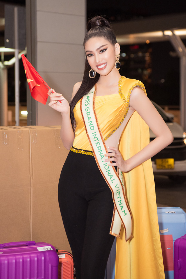 Á hậu Ngọc Thảo mặc đồ bảo hộ, lên đường dự thi quốc tế - Ảnh 3.