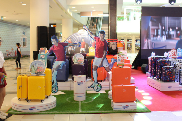 Cristiano Ronaldo trở thành đại sứ thương hiệu American Tourister - Ảnh 3.