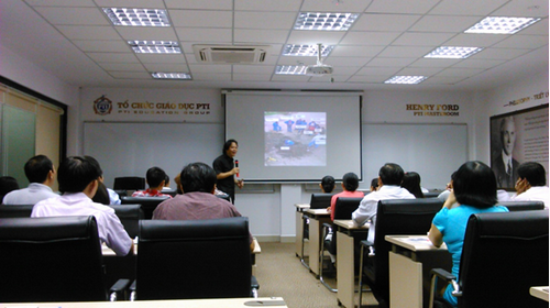 Hình ảnh một lớp học tại PTI.