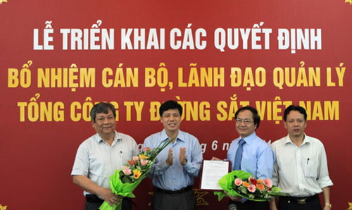 Lãnh đạo Bộ 6Pg88.com hơn 1000 trò chơi hấp dẫn Vận tải trao quyết định bổ nhiệm chức vụ Tổng giám đốc Tổng công ty Đường sắt cho ông Vũ Tá Tùng, thay cho ông Nguyễn Đạt Tường.<br>