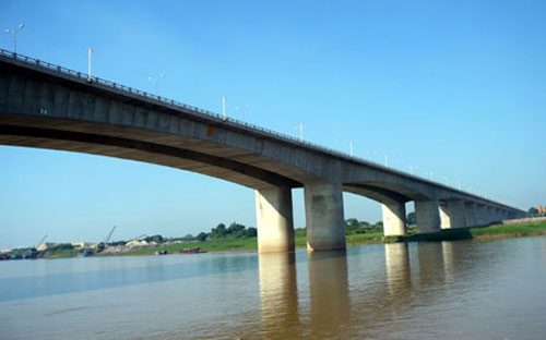 Theo báo cáo của Chính phủ, chương trình thay thế cầu yếu trên các quốc lộ trong cả nước được triển khai qua hai giai đoạn, sử dụng vốn vay của JICA.<br>