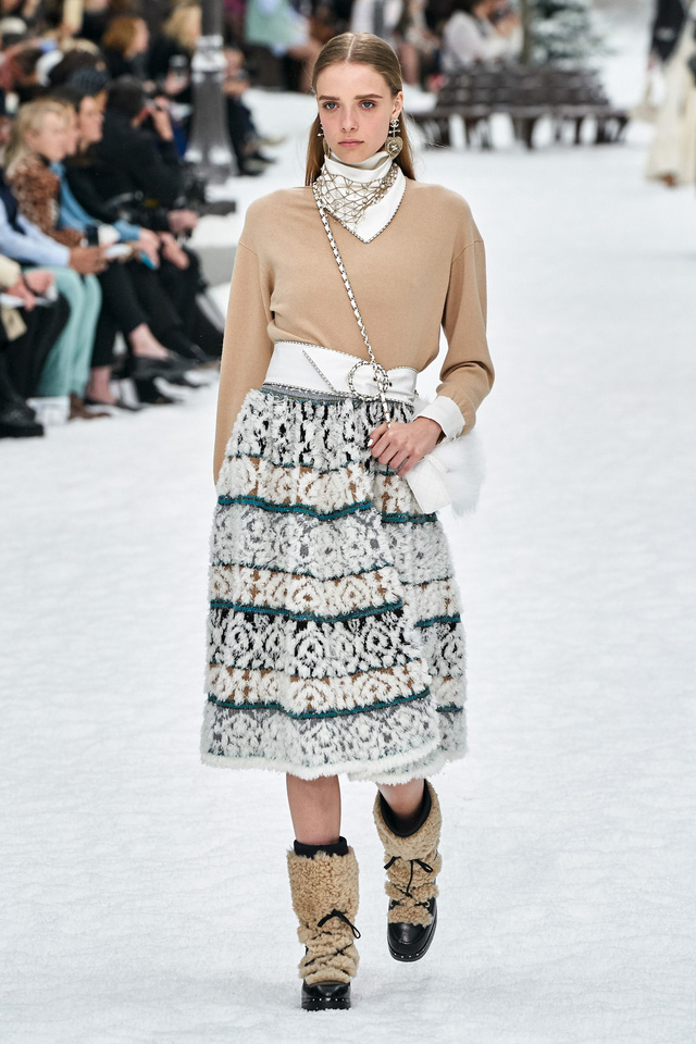 BST Thu - Đông 2019 của Chanel: lời tạm biệt tuyệt đẹp của Karl Lagerfeld - Ảnh 9.