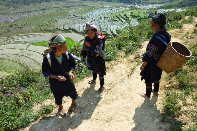 Mường Khương, chợ họp trong sương - Ảnh 2.