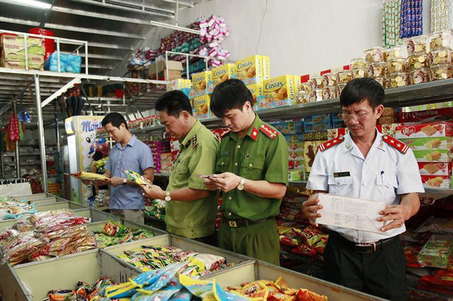Cảnh giác khi mua các mặt hàng thực phẩm dịp Tết Nguyên đán - Ảnh 1.