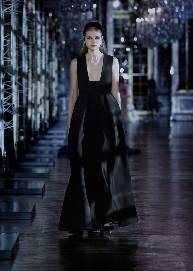 BST Thu &ndash; Đ&ocirc;ng 2021 của Dior: c&acirc;u chuyện cổ t&iacute;ch trong cung điện Versailles - Ảnh 10.