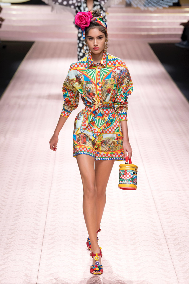 BST ngập sắc hoa cho mọi lứa tuổi của Dolce & Gabbana - Ảnh 7.