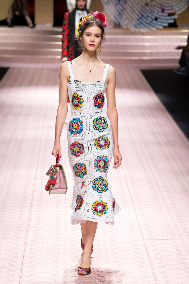 BST ngập sắc hoa cho mọi lứa tuổi của Dolce & Gabbana - Ảnh 11.