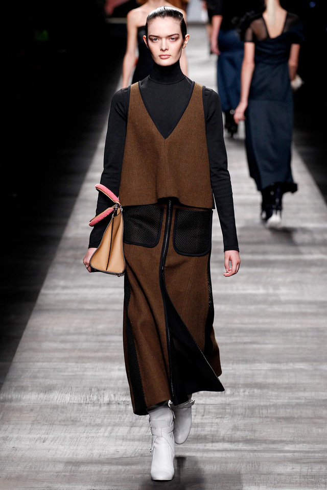 Fendi và BST trầm ấm dành cho Thu – Đông 2018 - Ảnh 5.