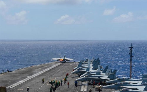 Một hàng không mẫu hạm tại RIMPAC 2014.<br>
