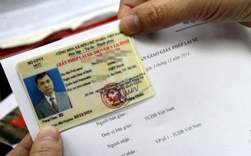 <span style="font-size: 14.6666669845581px;">Mẫu giấy phép lái xe mới.</span>